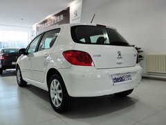 2012款 1.6L 手动 两厢 豪华版