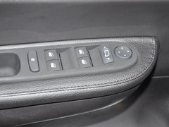 2012款 1.6L 自动 两厢 舒适版