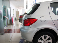 2012款 1.6L 自动 两厢 舒适版