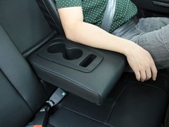 2012款 2.0L 自动 尊贵版 5座