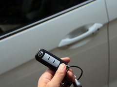 2012款 2.0L 自动 尊贵版 5座