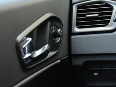 2012款 2.0L 自动 尊贵版 5座