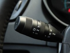 2012款 2.0L 自动 尊贵版 5座
