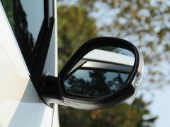 2012款 2.0L 自动 尊贵版 5座