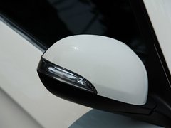 2012款 2.0L 自动 尊贵版 5座