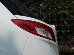 2012款 2.0L 自动 尊贵版 5座