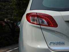 2012款 2.0L 自动 尊贵版 5座