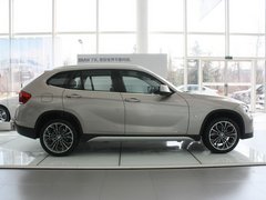 华晨宝马  X1 xDrive28i 2.0T AT 车辆正右侧