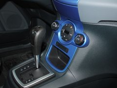 2012款 两厢 1.5L 自动 动感限量版