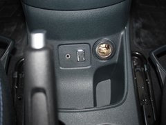 2012款 两厢 1.5L 自动 动感限量版