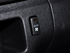2011款 HIACE 2.7L 自动 标准版 13座