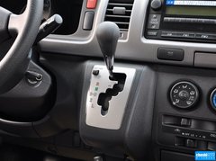 2011款 HIACE 2.7L 自动 标准版 13座