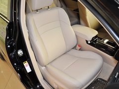 一汽丰田  2.5V 自动 副驾驶席座椅45度特写