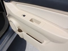 2012款 两厢 1.5L 自动 乐享版