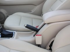 2012款 两厢 1.5L 自动 乐享版