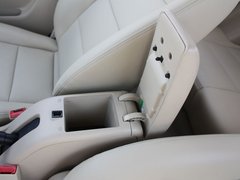 2012款 两厢 1.5L 自动 乐享版