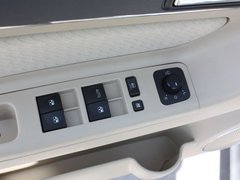 2012款 两厢 1.5L 自动 乐享版