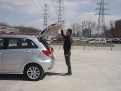 2012款 两厢 1.5L 自动 乐享版