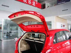 2012款 两厢 1.5L 自动 乐享版