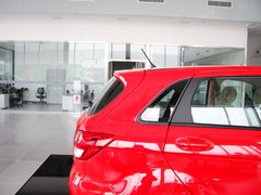 2012款 两厢 1.5L 自动 乐享版