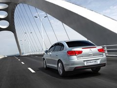 2012款 三厢 2.0L 自动 品驭型