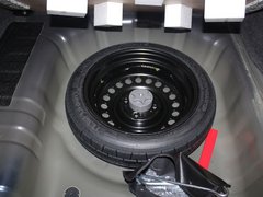 2012款 1.6L 自动 尊贵版