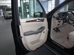 【停产】奔驰-奔驰M级座椅空间图片