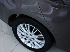 2012款 1.6L 自动 豪华型
