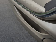 荣威950 2012款 3.0L 自动 旗舰版