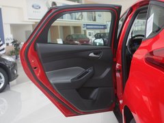 2012款 两厢 1.6L 自动 舒适型
