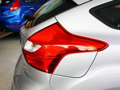 2012款 两厢 1.6L 自动 舒适型