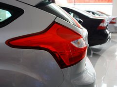 2012款 两厢 1.6L 自动 舒适型