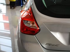 2012款 两厢 1.6L 自动 舒适型