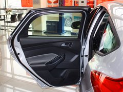 2012款 两厢 1.6L 自动 舒适型