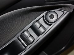 2012款 两厢 1.6L 自动 舒适型