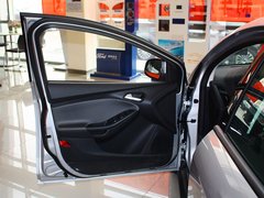 2012款 两厢 1.6L 自动 舒适型