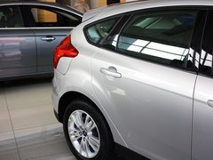 2012款 两厢 1.6L 自动 舒适型