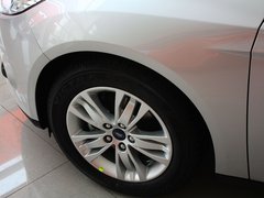 2012款 两厢 1.6L 自动 舒适型