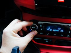 2012款 两厢 2.0L DCT 豪华运动型