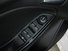 2012款 两厢 2.0L DCT 豪华运动型