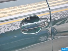 2012款 4.0L AT VX 8座
