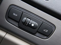 2012款 1.8L 手动 行政版 5座