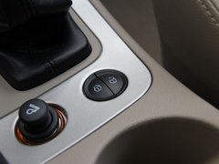 2012款 1.8L 手动 行政版 5座