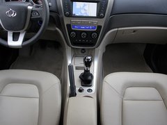 2012款 1.8L 手动 行政版 5座
