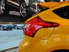 2013款 ST 2.0T 手动 橙色版