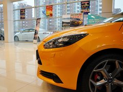 2013款 ST 2.0T 手动 橙色版