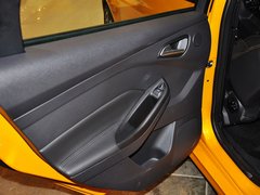 2013款 ST 2.0T 手动 橙色版