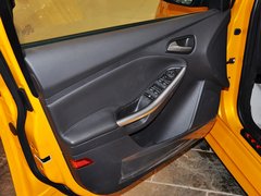 2013款 ST 2.0T 手动 橙色版