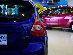 2013款 ST 2.0T 手动 橙色版