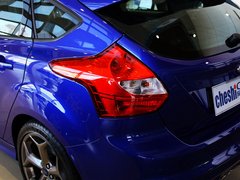 2013款 ST 2.0T 手动 橙色版